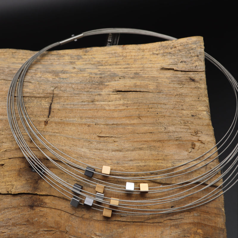 Halsschmuck "WÜRFELUNG"